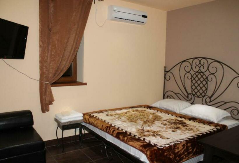 Camera Standard, Princ Plaza