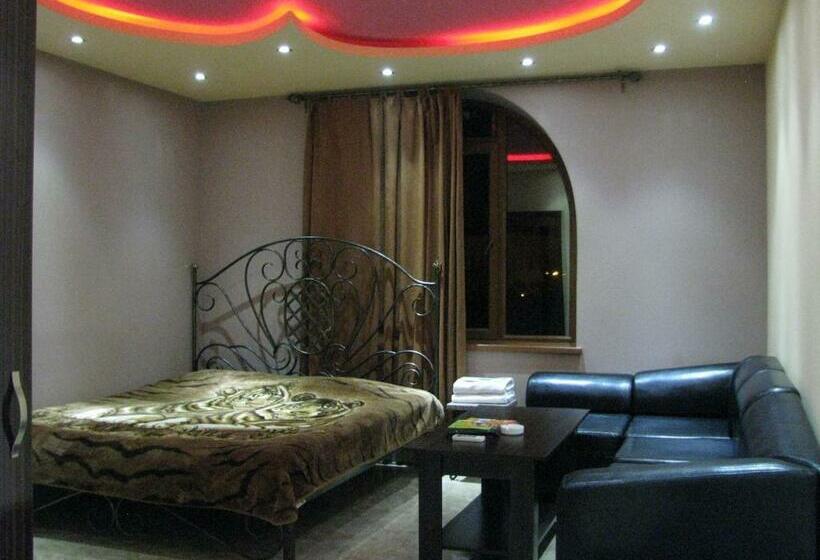 Camera Comfort, Princ Plaza