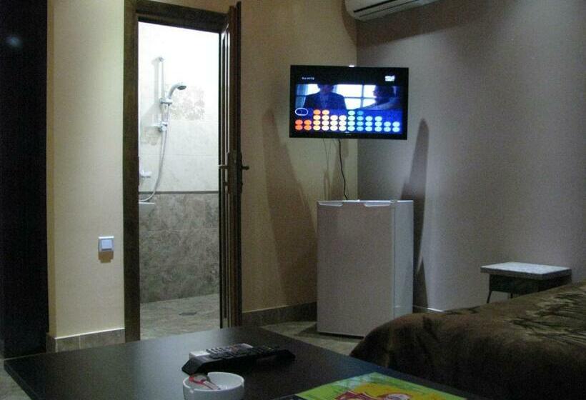 Camera Comfort, Princ Plaza