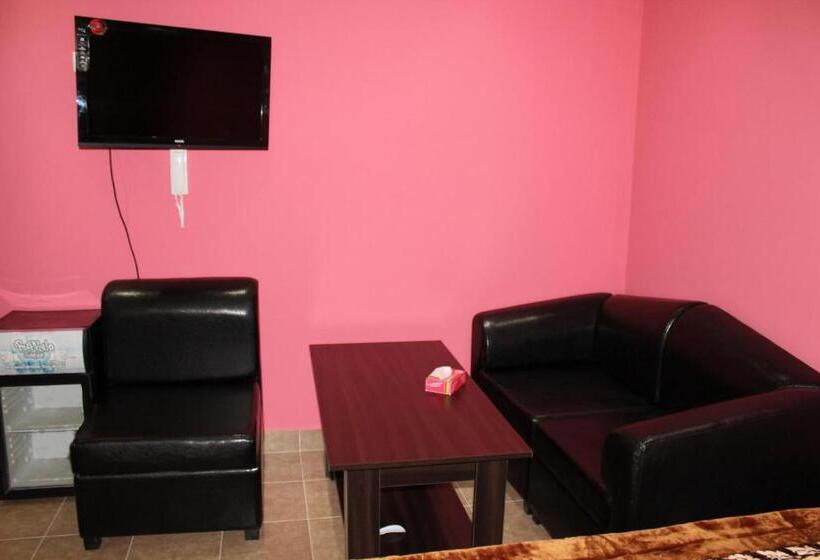 Camera Economy, Princ Plaza