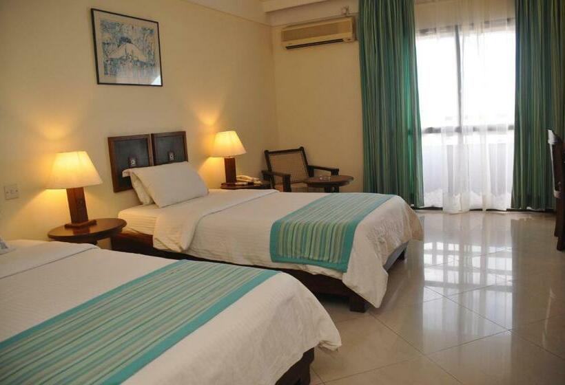 带大床的标准间, Royal Court