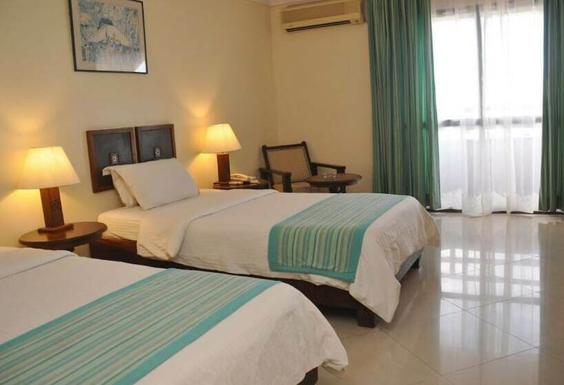 标准间, Royal Court