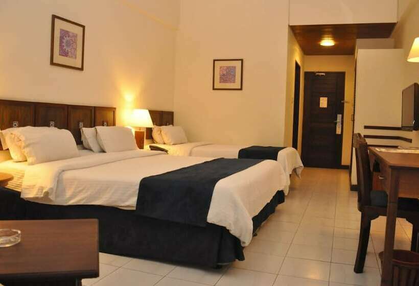 标准间, Royal Court