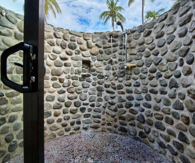 بنجلو قياسى, Mana Island Resort & Spa   Fiji