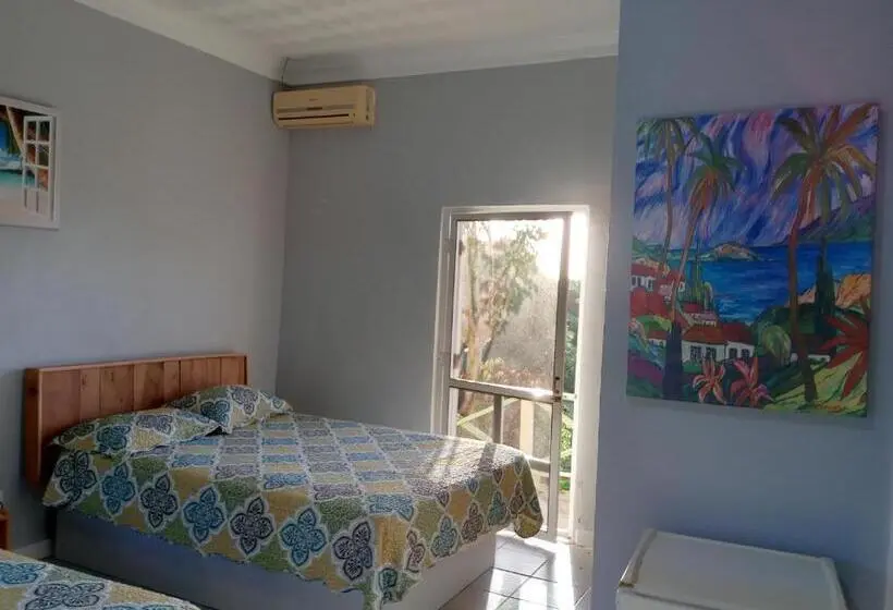 اتاق لوکس, Surfers Manor