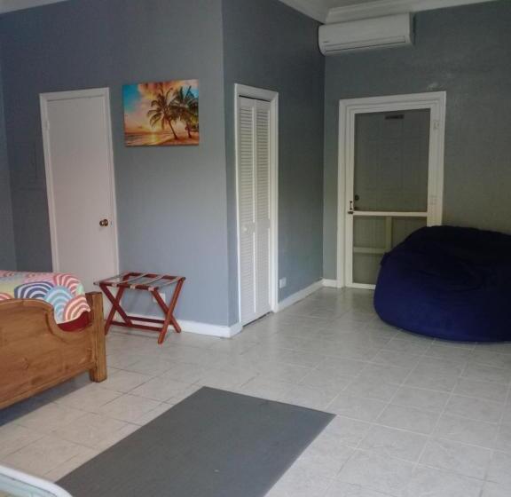 اتاق استاندارد با چشم‌انداز باغ, Surfers Manor