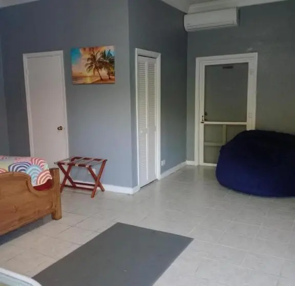 اتاق استاندارد با چشم‌انداز باغ, Surfers Manor
