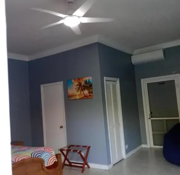 اتاق استاندارد با چشم‌انداز باغ, Surfers Manor