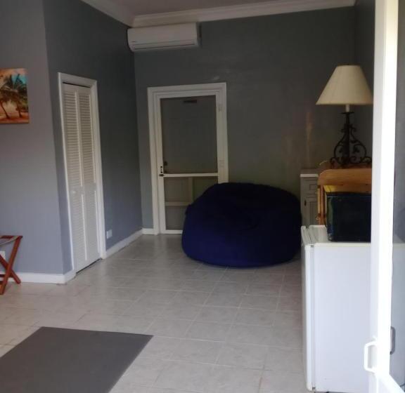 اتاق استاندارد با چشم‌انداز باغ, Surfers Manor