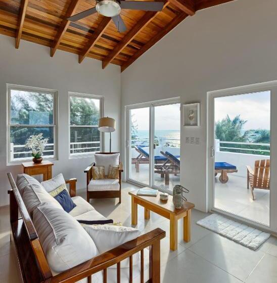 Люкс Superior, Weezie S Ocean Front Hotel And Garden Cottages