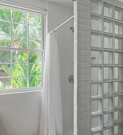 סטודיו בסיסי, Weezie S Ocean Front Hotel And Garden Cottages