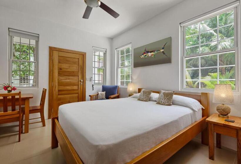 סטודיו בסיסי, Weezie S Ocean Front Hotel And Garden Cottages