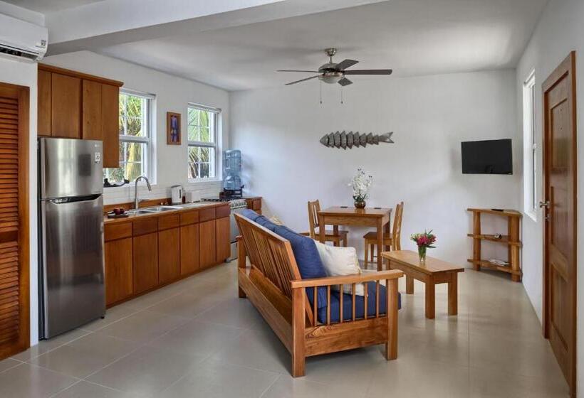 스탠다드 스튜디오, Weezie S Ocean Front Hotel And Garden Cottages