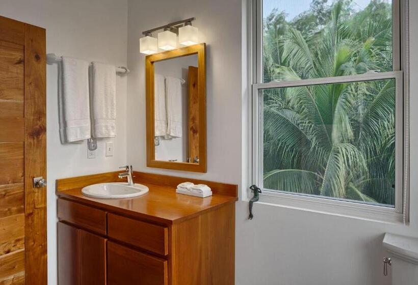 חדר סטנדרט, Weezie S Ocean Front Hotel And Garden Cottages