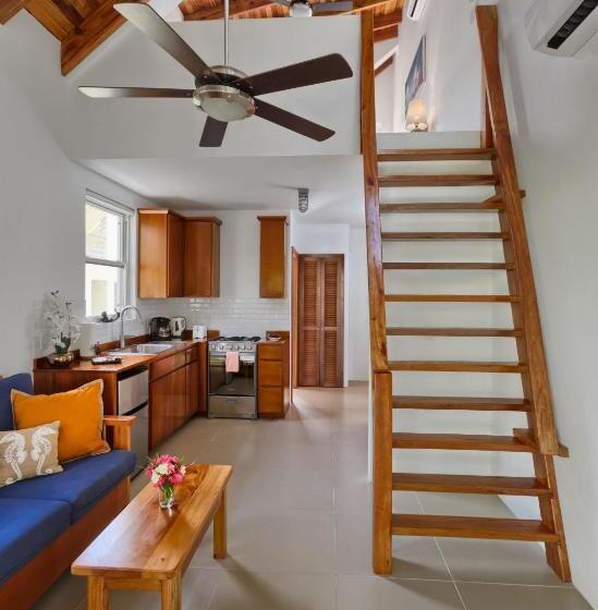 스탠다드 룸, Weezie S Ocean Front Hotel And Garden Cottages