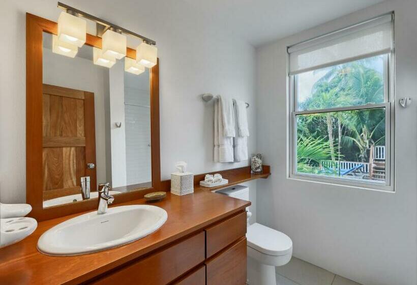 סוויטה נוף לים, Weezie S Ocean Front Hotel And Garden Cottages