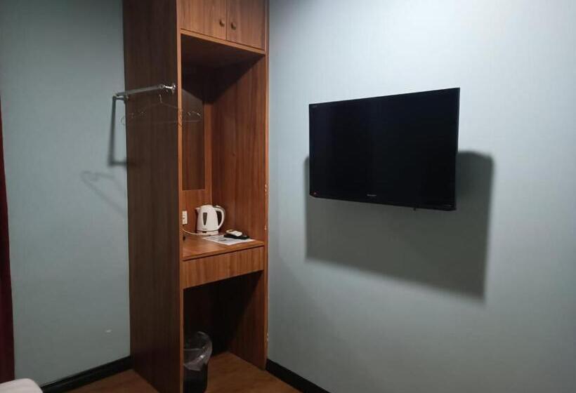 חדר משפחתי, Ambassador Labuan View