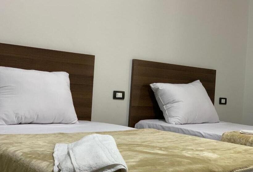 اتاق لوکس با بالکن, Khufu House 1