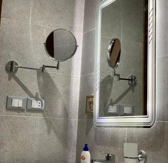 اتاق لوکس با بالکن, Khufu House 1