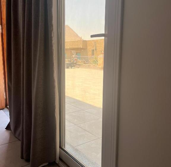 اتاق لوکس با بالکن, Khufu House 1