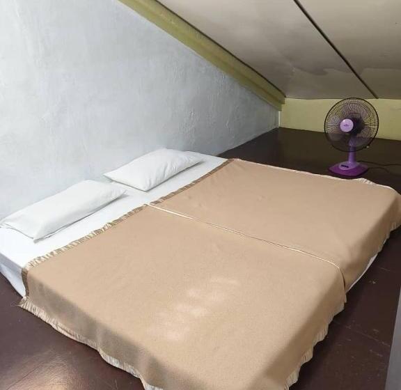 غرفة قياسية, De Cameron Guest House