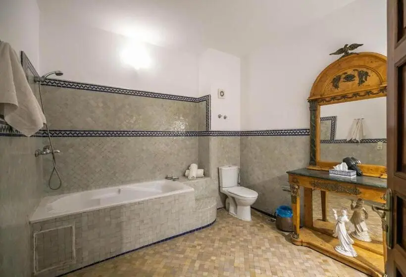 سوییت خانوادگی, La Perle De La Medina