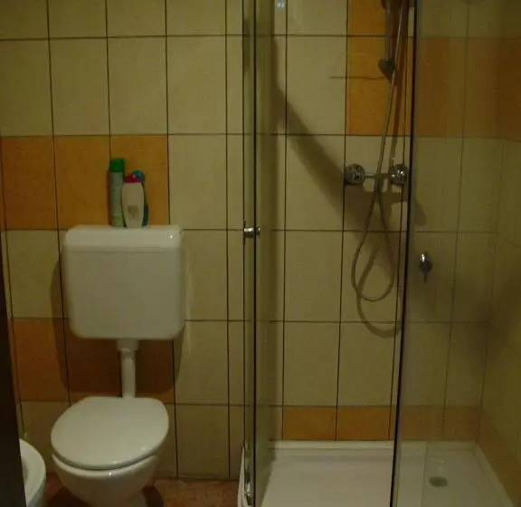 スタンダードトリプルルーム, Abszolút Hotel és Panzió
