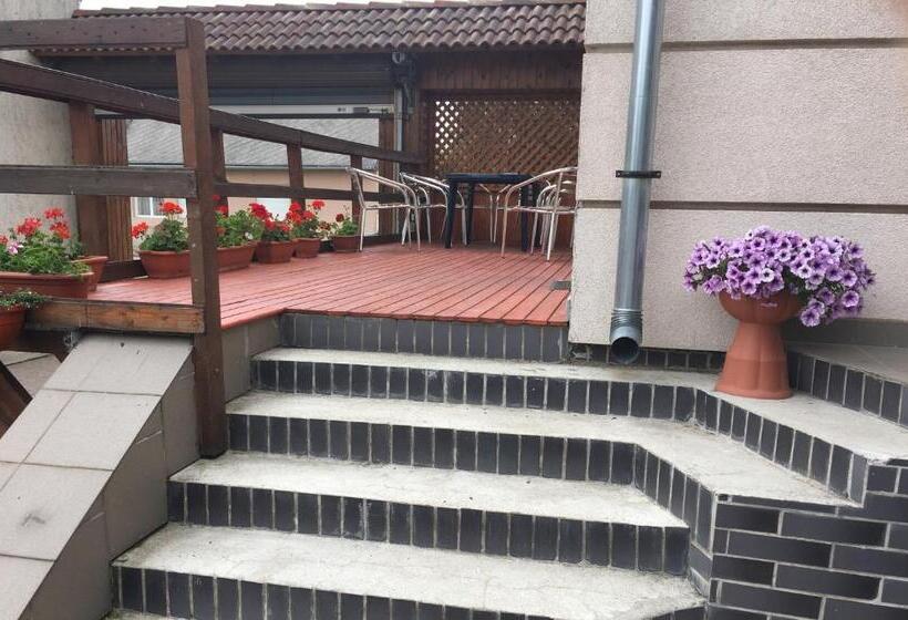 شقة غرفتين, Abszolút Hotel és Panzió