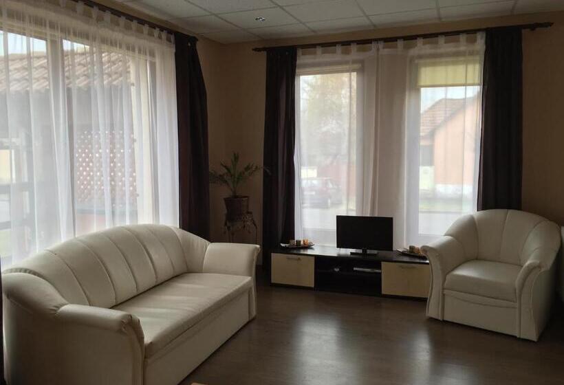 דירת שני חדרים, Abszolút Hotel és Panzió