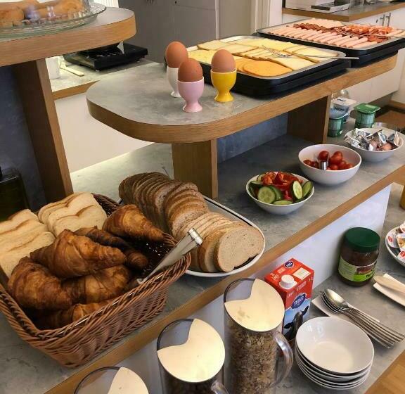 اتاق کلاسیک, Anabelle Bed And Budapest