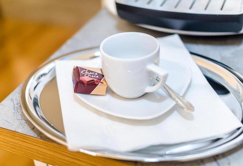 اتاق کلاسیک, Anabelle Bed And Budapest