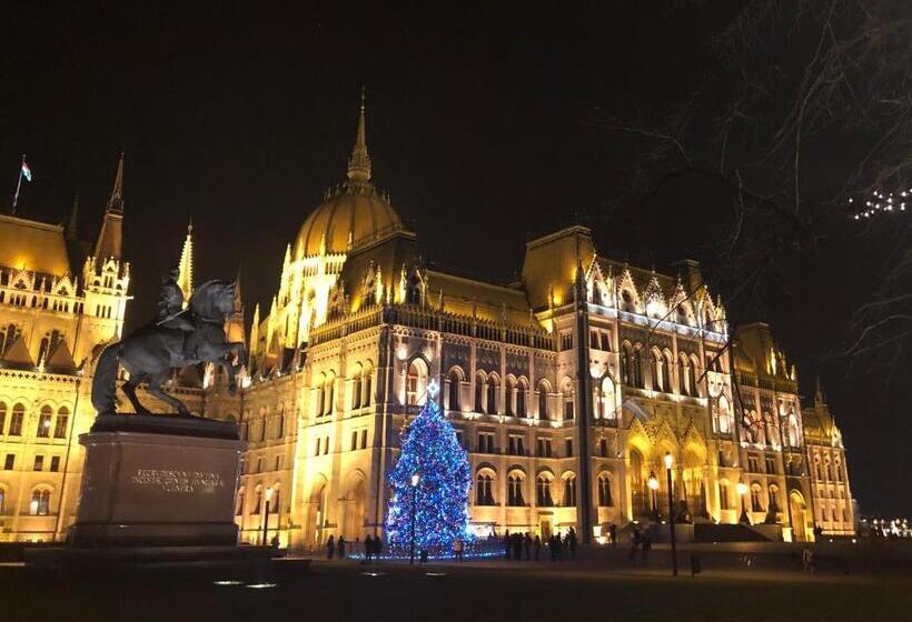 اتاق سوپریور سه تخته, Anabelle Bed And Budapest