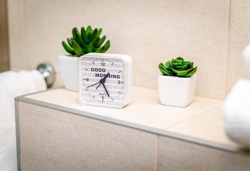 اتاق سوپریور سه تخته, Anabelle Bed And Budapest