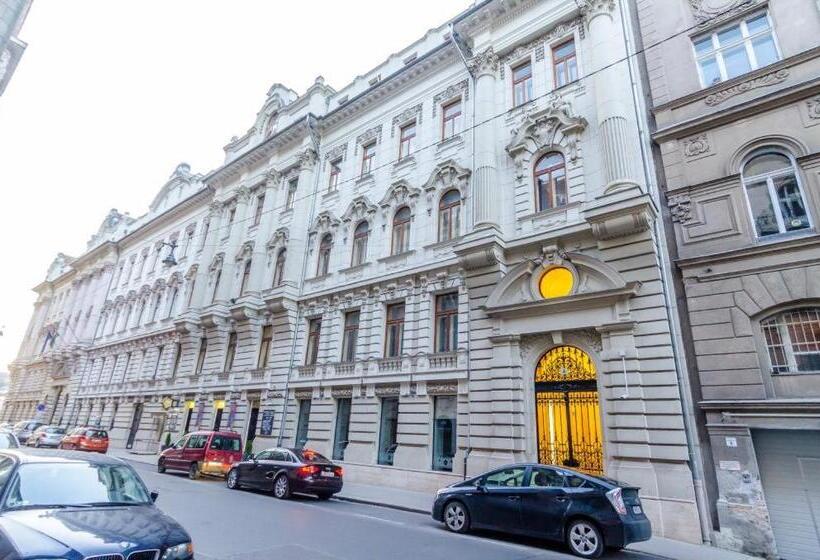 1 Bedroom Penthouse Apartment, Anabelle Bed And Budapest