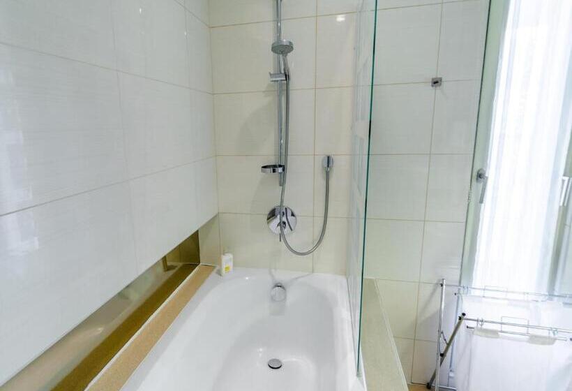 1 Bedroom Penthouse Apartment, Anabelle Bed And Budapest