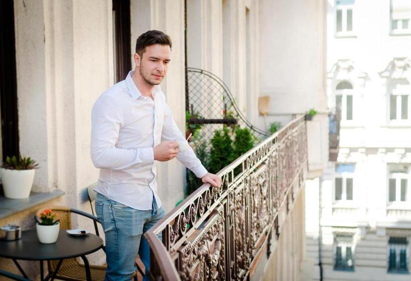 اتاق لوکس سه تخته, Anabelle Bed And Budapest