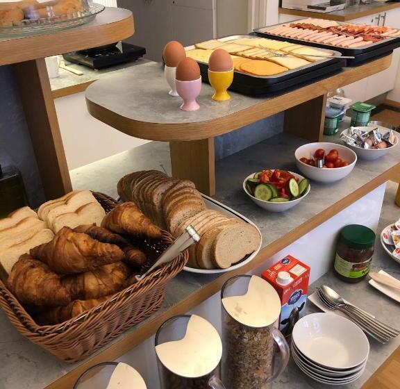 اتاق لوکس سه تخته, Anabelle Bed And Budapest