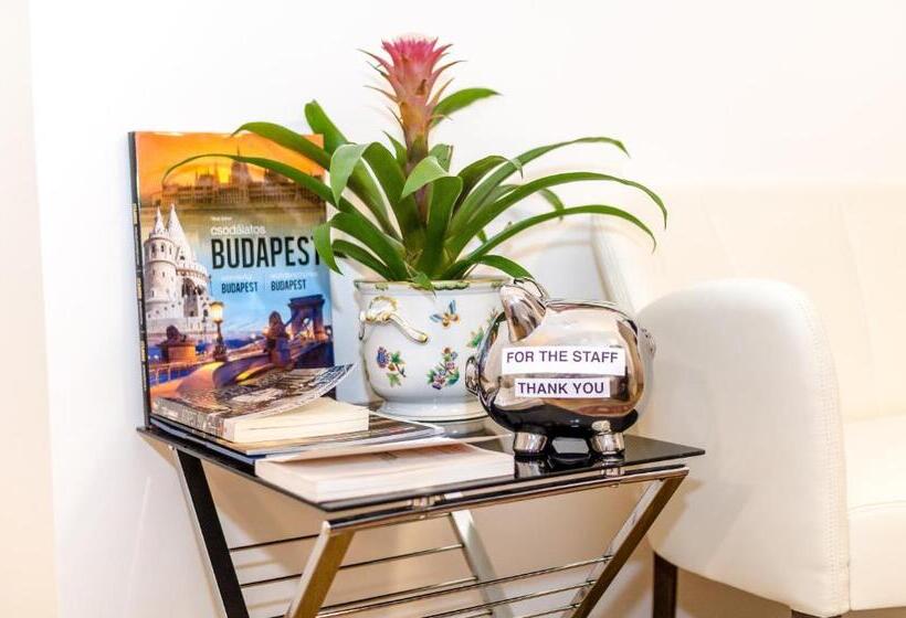 اتاق کلاسیک, Anabelle Bed And Budapest