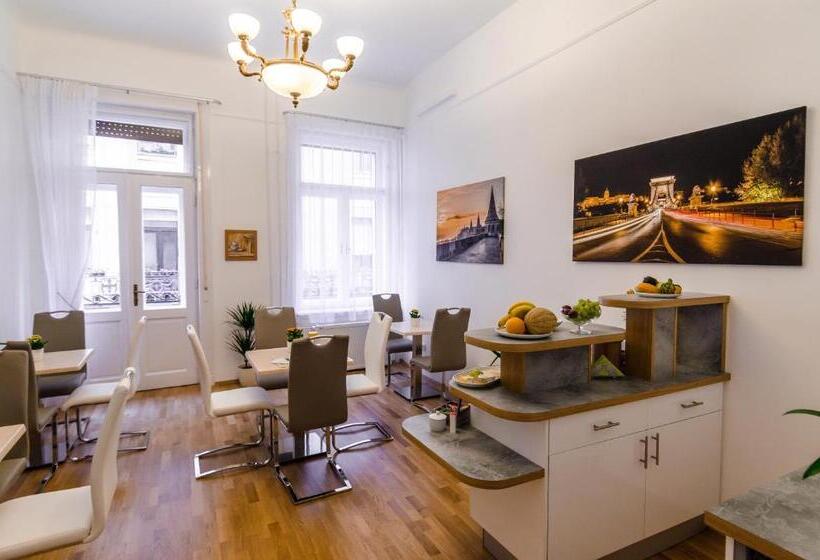 اتاق کلاسیک, Anabelle Bed And Budapest