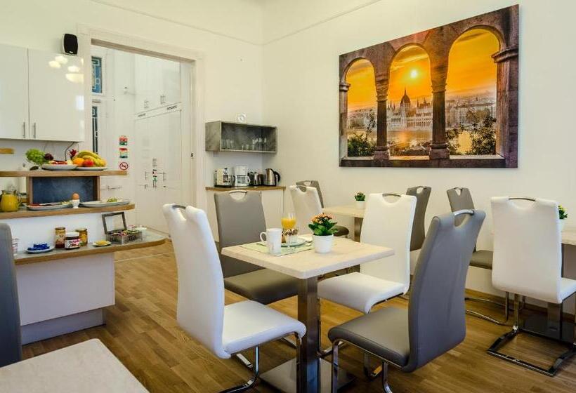 اتاق راحتی سه تخته, Anabelle Bed And Budapest