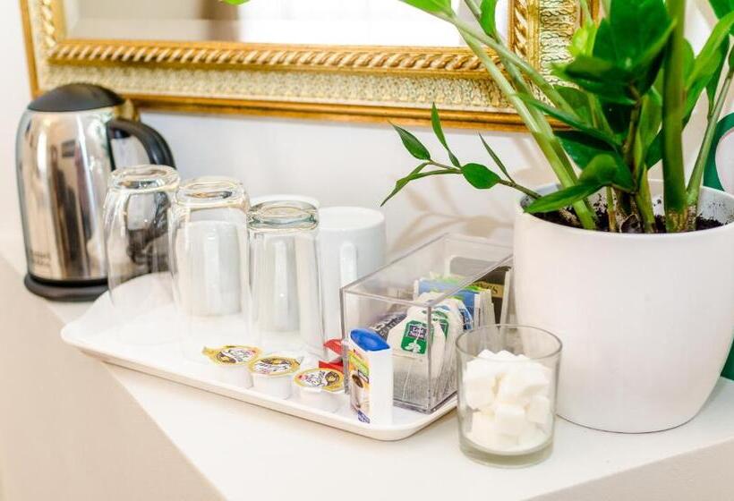 اتاق لوکس, Anabelle Bed And Budapest