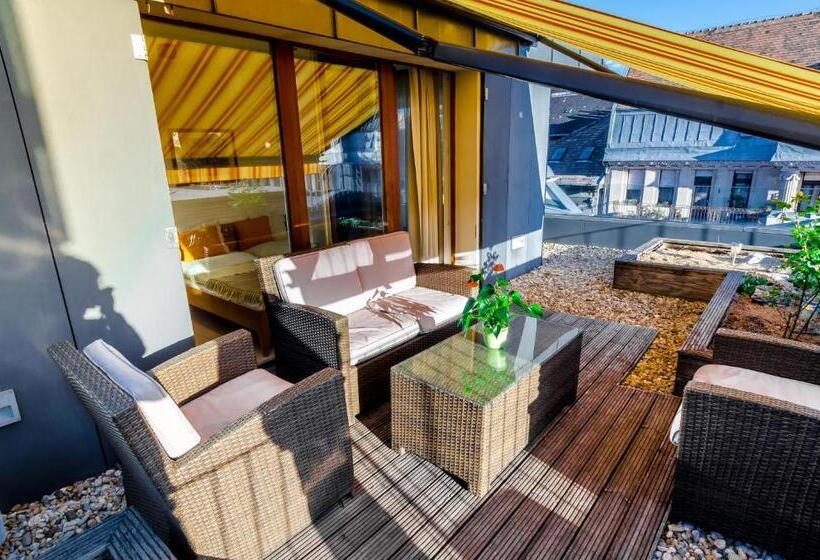1 Bedroom Penthouse Apartment, Anabelle Bed And Budapest