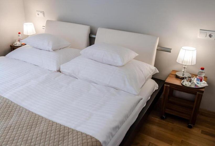 اتاق کلاسیک, Anabelle Bed And Budapest