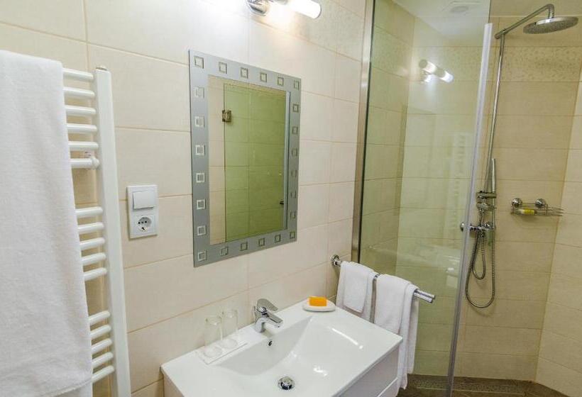 اتاق راحتی سه تخته, Anabelle Bed And Budapest