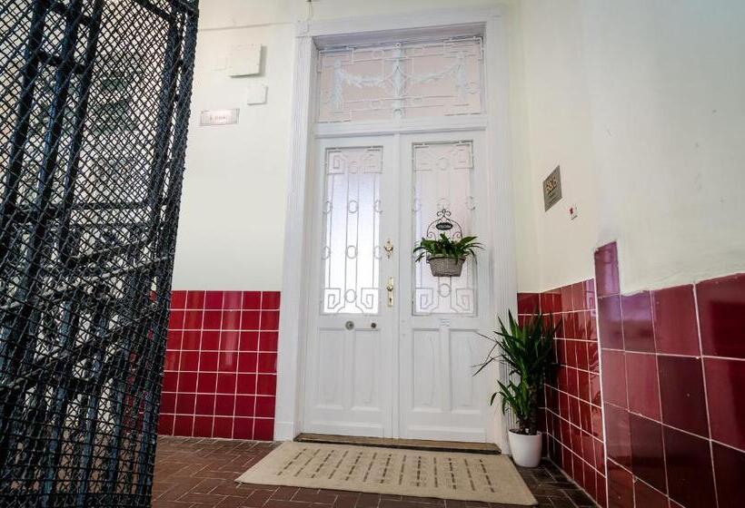 اتاق سوپریور سه تخته, Anabelle Bed And Budapest