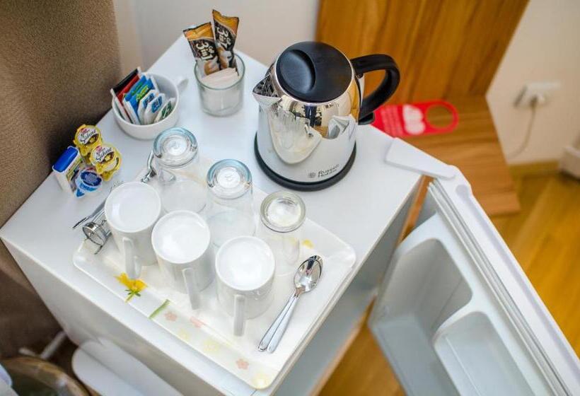 اتاق لوکس, Anabelle Bed And Budapest