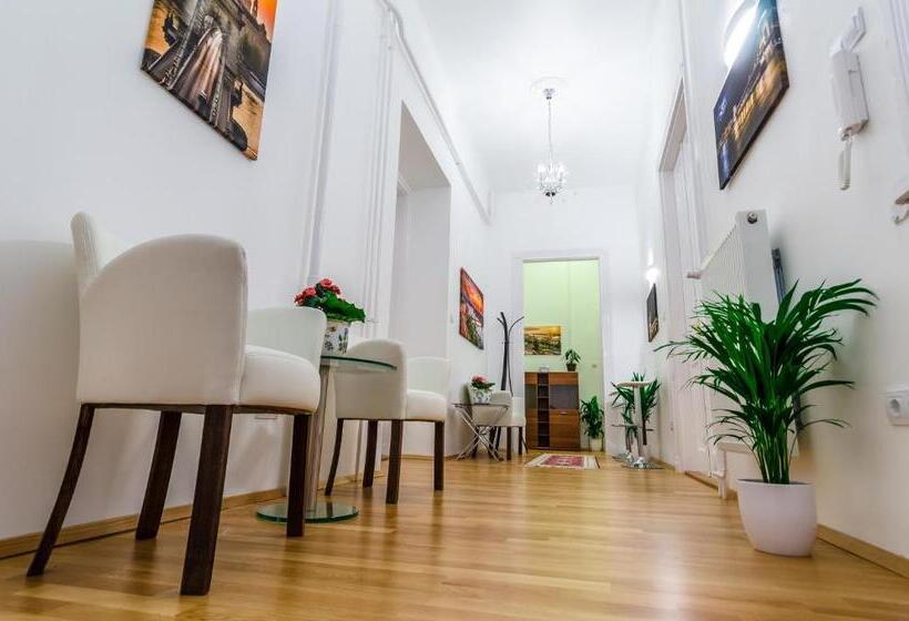 اتاق لوکس, Anabelle Bed And Budapest