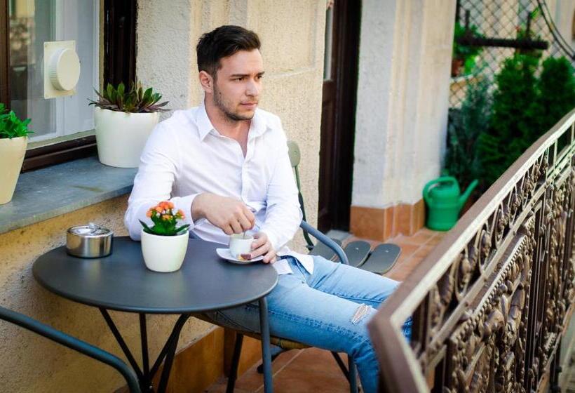 اتاق کلاسیک, Anabelle Bed And Budapest