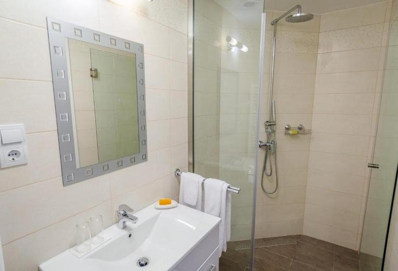 اتاق راحتی سه تخته, Anabelle Bed And Budapest