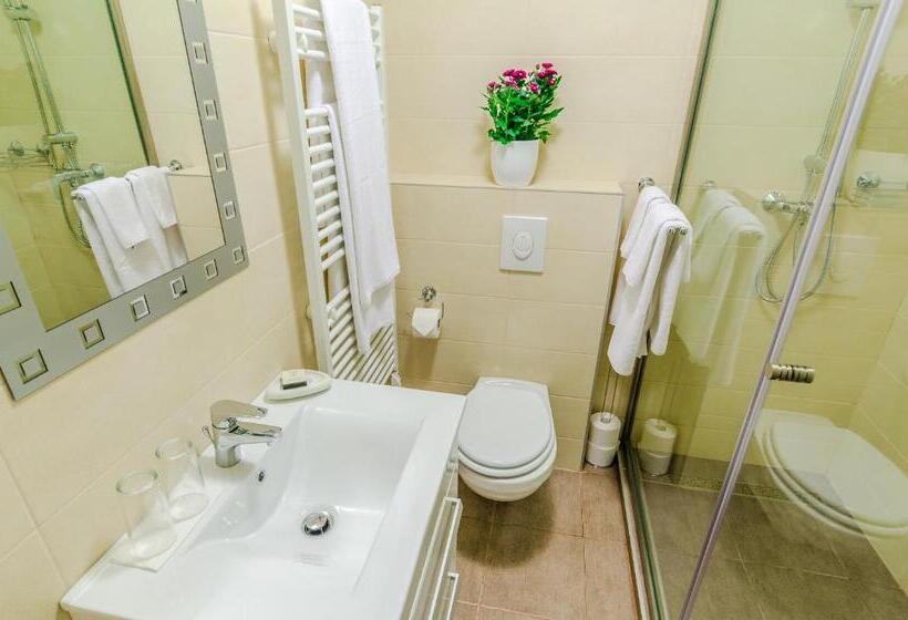 اتاق راحتی سه تخته, Anabelle Bed And Budapest